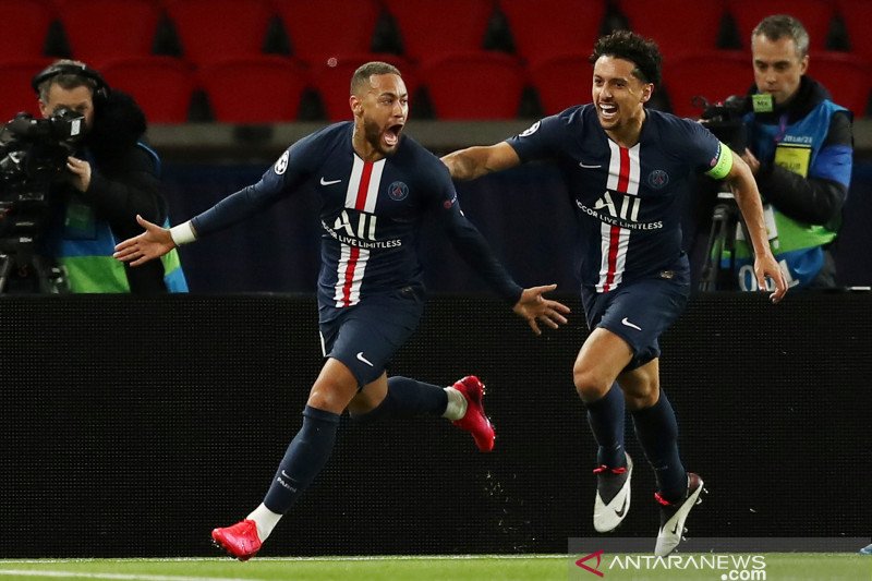 Neymar (kiri) melakukan selebrasi bersama Marquinhos (kanan)