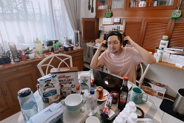 Seluruh unit radio station grup Mahaka Radio Integra (MARI) yang berlokasi di Jakarta melakukan 'Siaran Dari Rumah'.