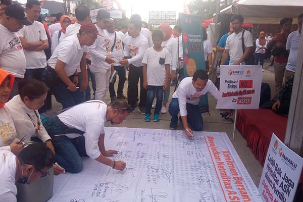 Menggelar Kampanye Publik Pengawasan Netralitas Aparatur Sipil Negara (ASN)