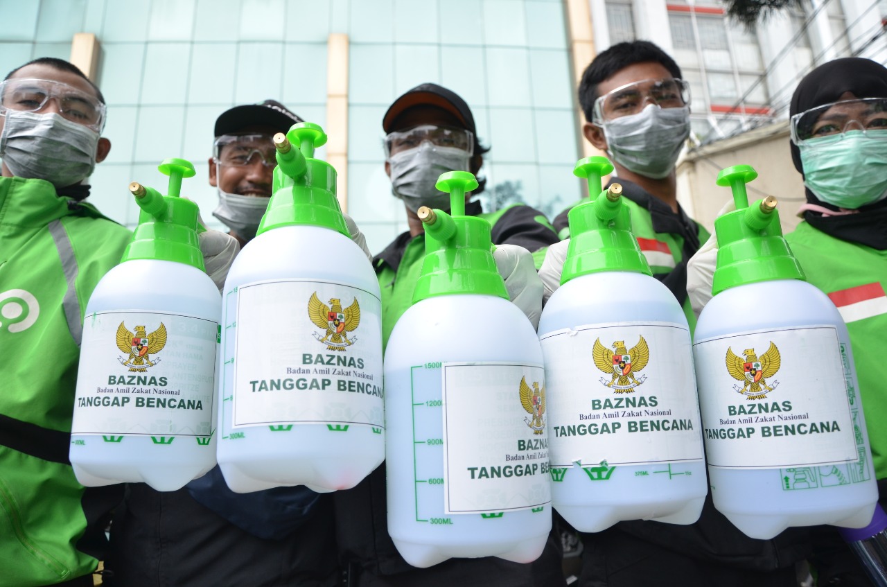 Pengemudi ojek daring atau online diberdayakan Baznas di tengah wabah korona.