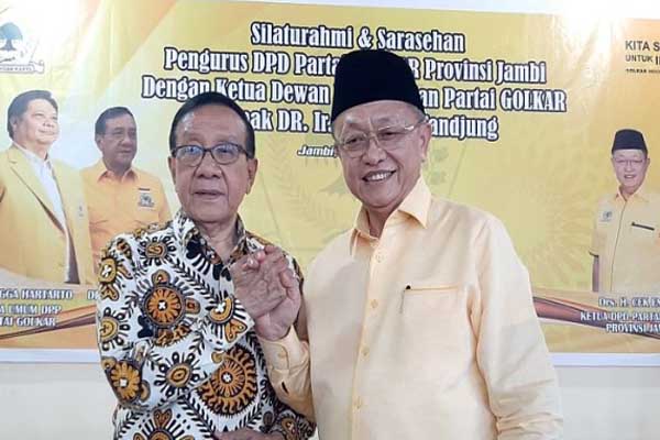 Ketua Dewan Kehormatan Partai Golkar Akbar Tanjung bersama Cek Endra 