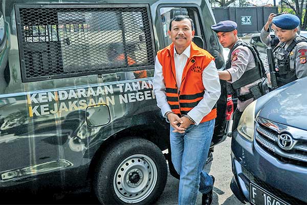 Terdakwa kasus suap Meikarta yang juga mantan Sekretaris Daerah Jawa Barat, Iwa Karniwa di Pengadilan Tipikor, Bandung, Jawa Barat, kemarin.