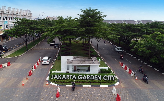 Gerbang masuk kawasan Jakarta Garden City