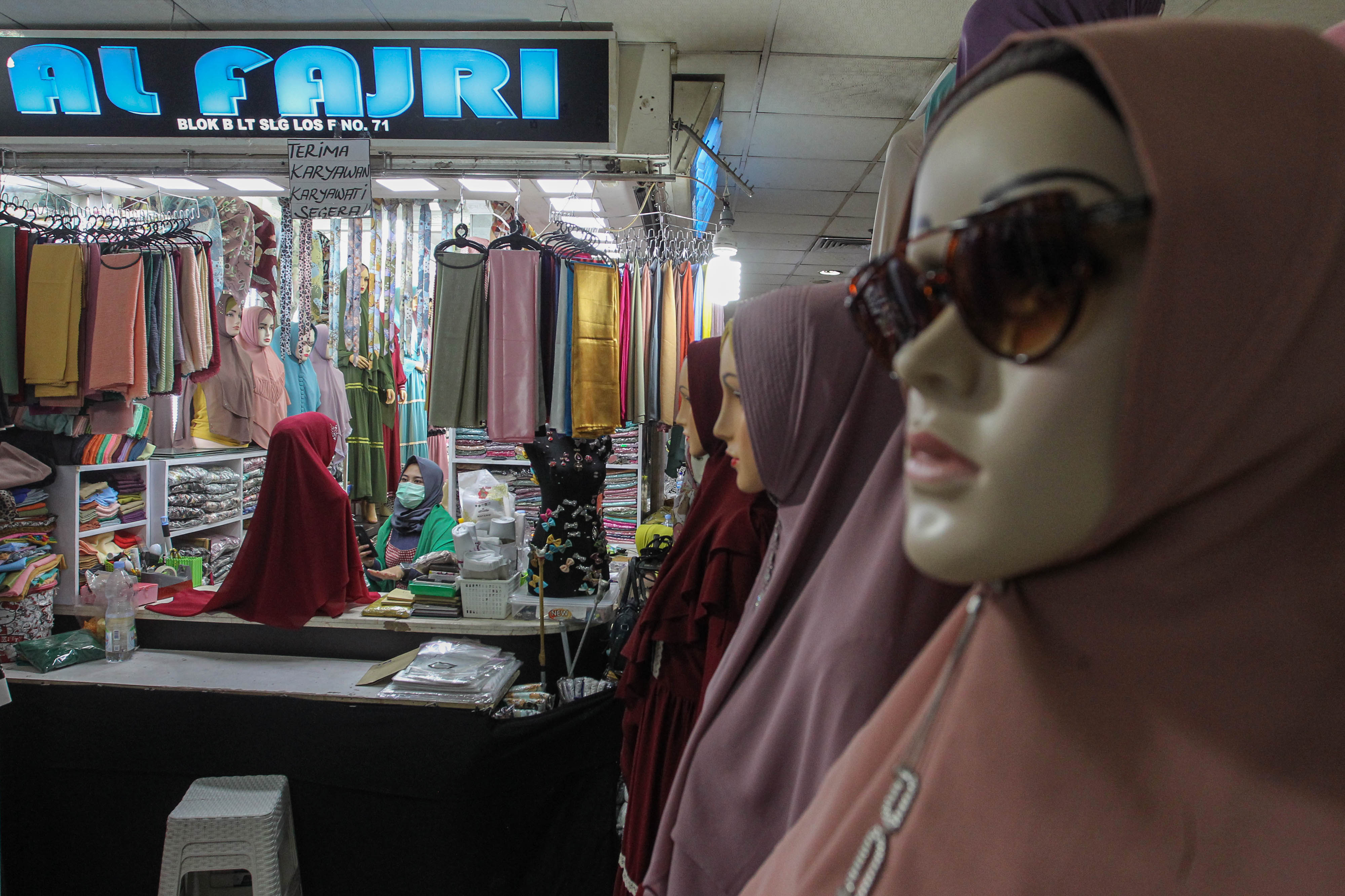 Suasana Pasar Tanah Abang yang mulai ditutup pada 27 Maret hingga 5 Maret mendatang untuk menekan penyebaran Covid-19.