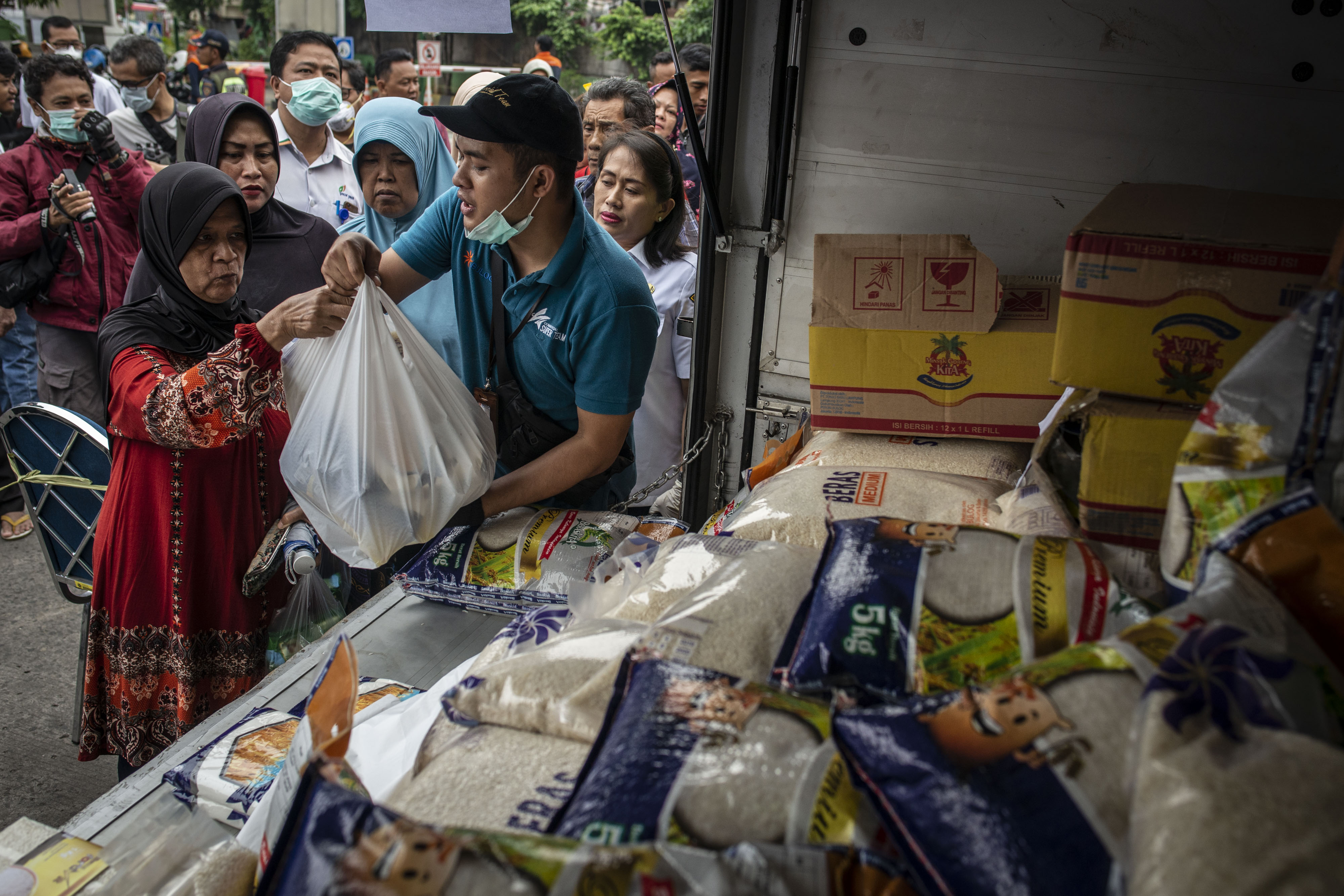 Pemkab Sumenep akan menggelar operasi pasar setelah sejumlah pasar ditutup akibat korona. (foto ilustrasi)