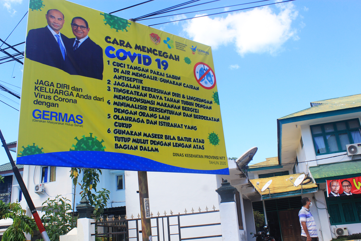 Bentuk imbauan pemerintah daerah kepada warga untuk mencegah penyebaran Covid-19 di Kota Kupang, NTT.