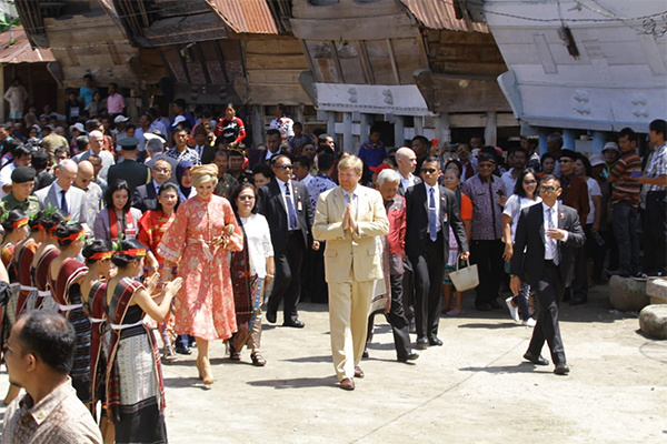 Kunjungi Datau Toba, Takjubnya Raja dan Ratu Belanda Dengan TarianTortor