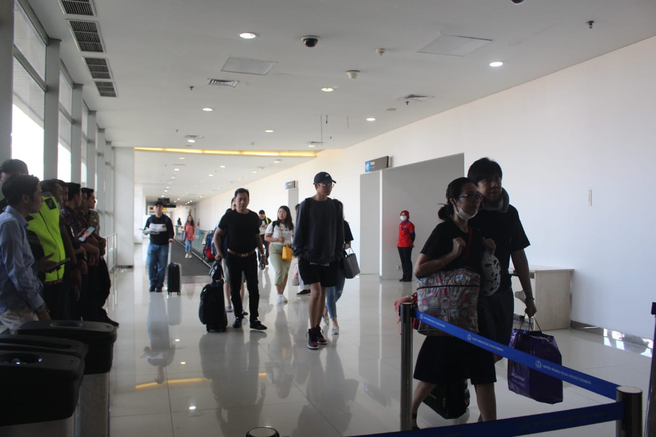 Pantauan pengawasan pendatang dari luar negeri di Bandara Juanda, Sidoarjo, Jawa Timur.