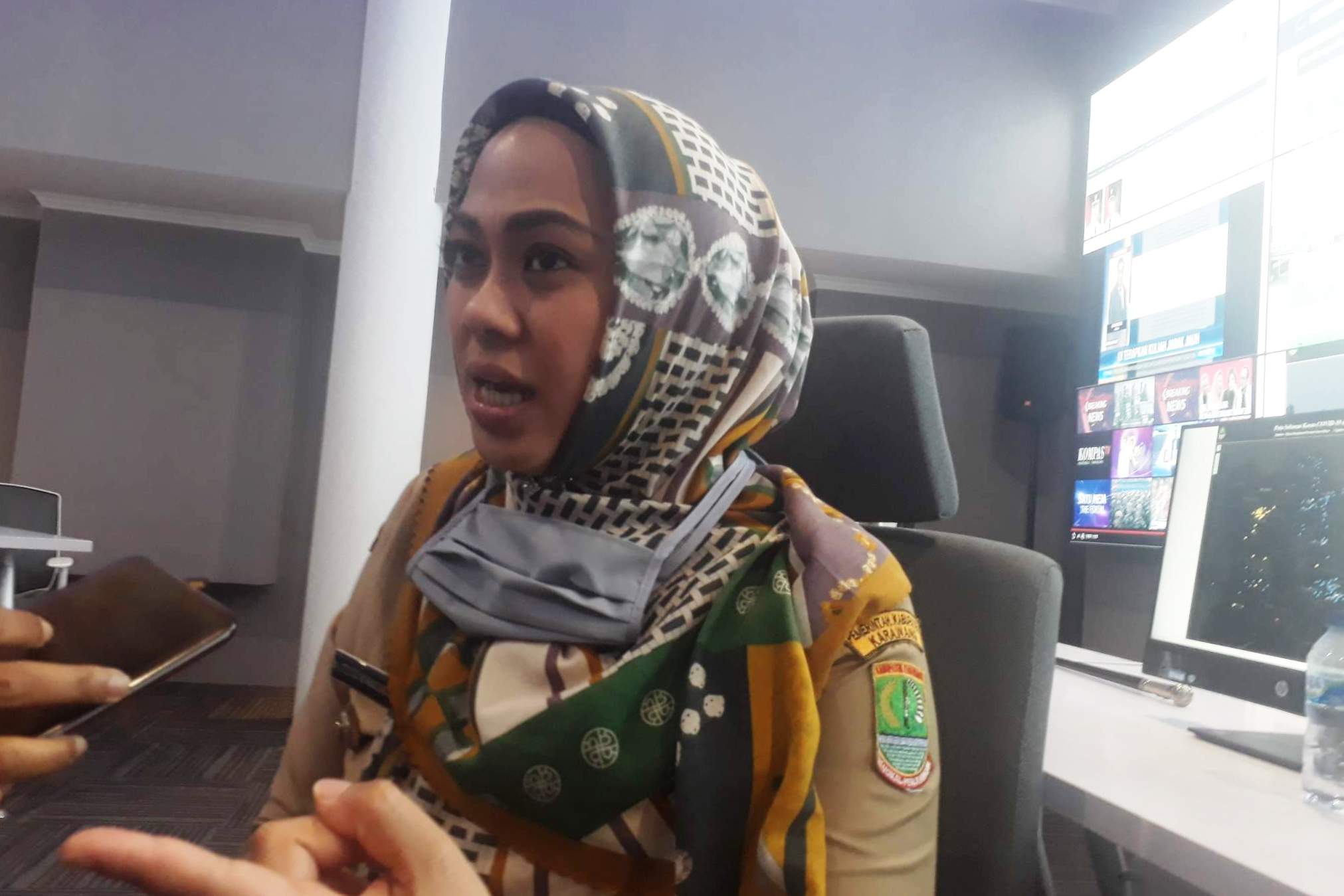 Bupati Karawang, Cellica Nurrachadiana.