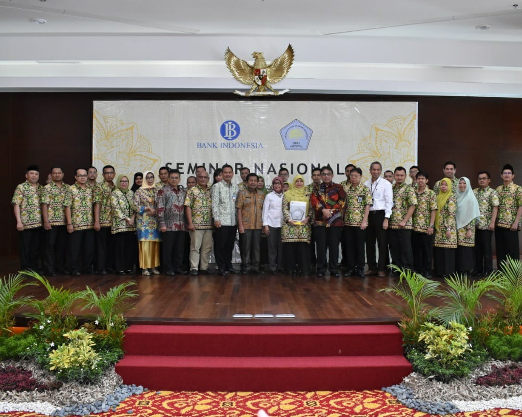 Acara seminar nasional pertumbuhan ekonomi Provinsi Kepulauan Bangka Belitung. 