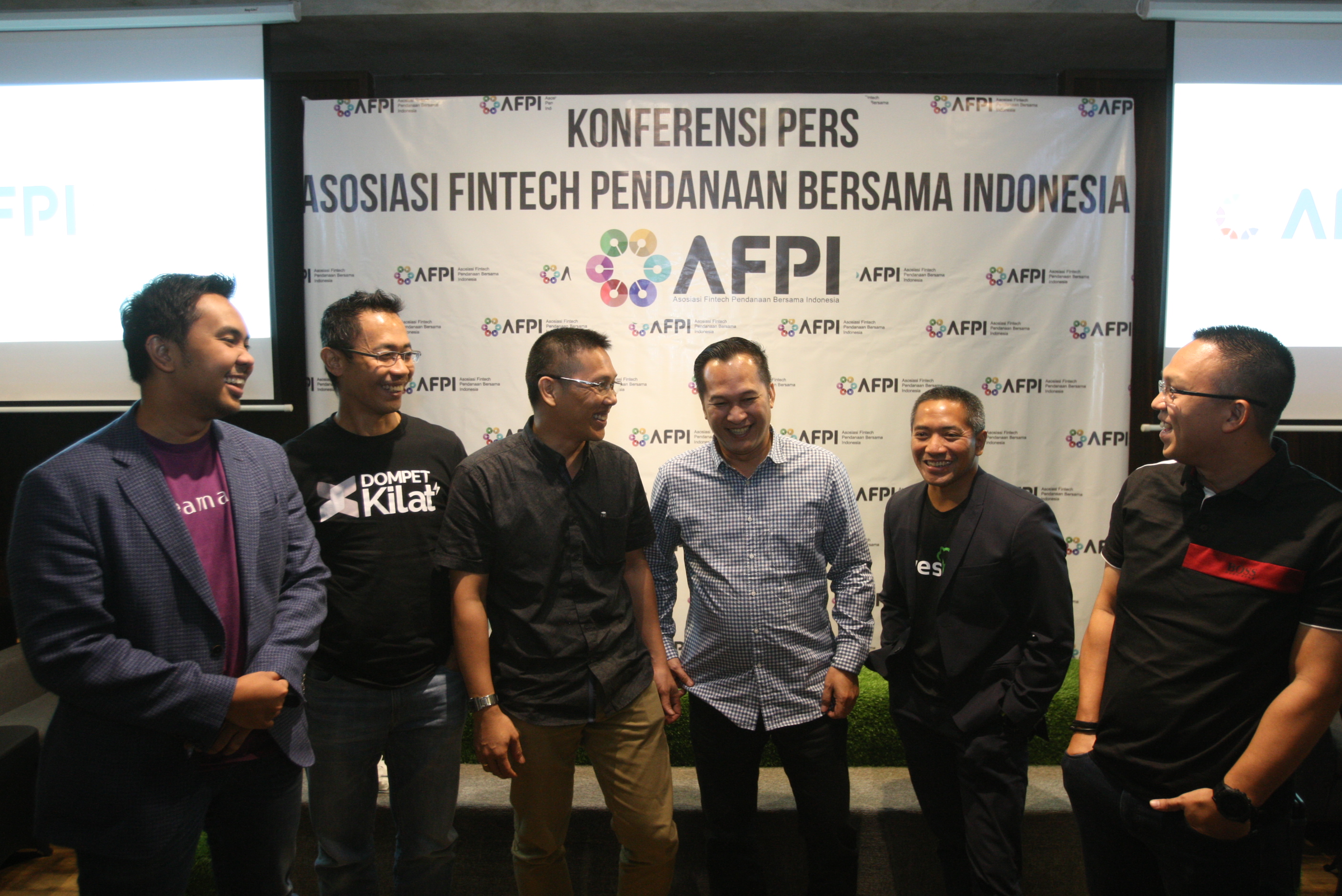 Empat anggota AFPI mendapat izin usaha penyelenggara Fintech Lending dari Otoritas Jasa Keuangan (OJK).