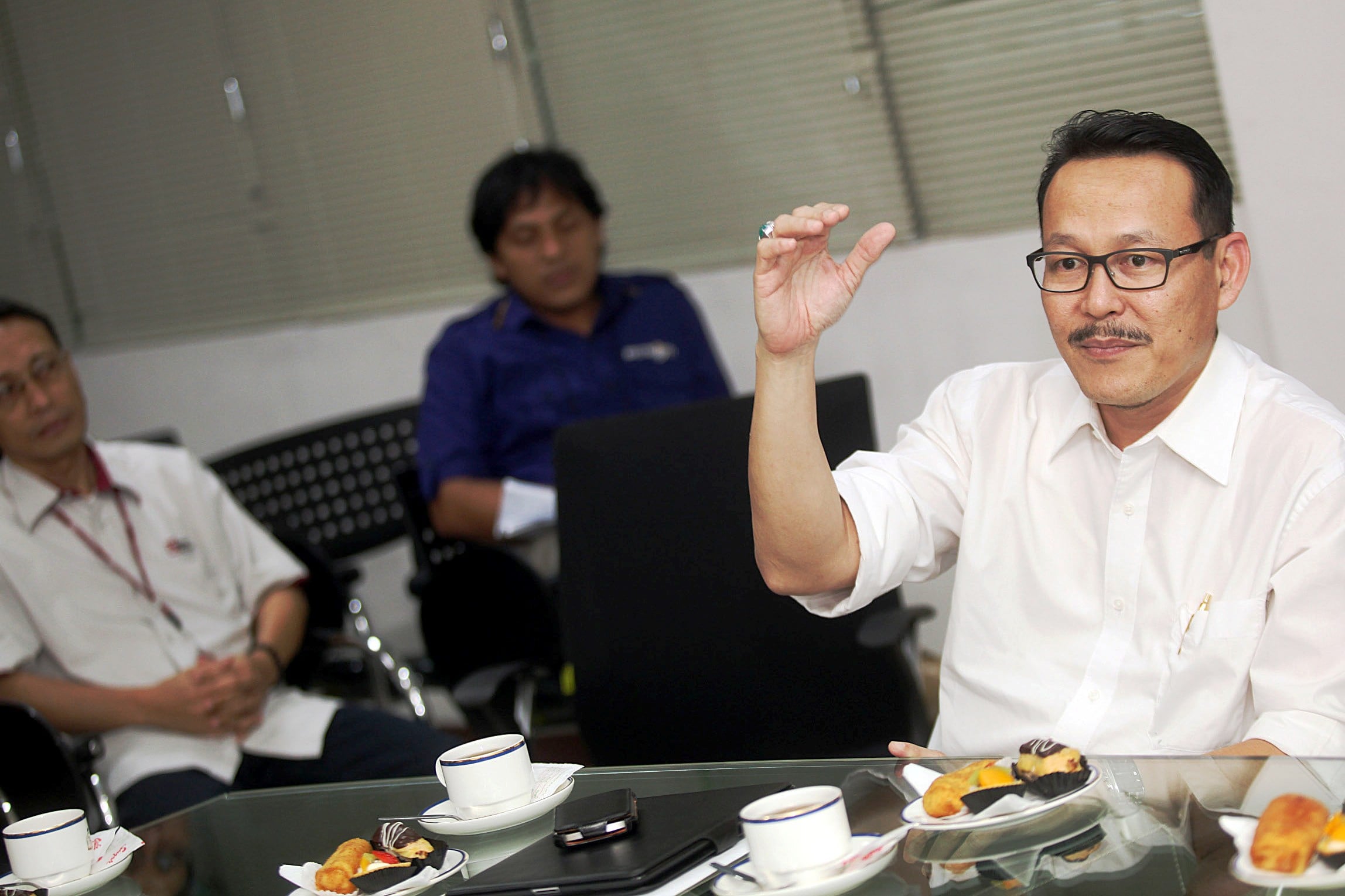 Dirut BPJS Kesehatan Fahmi Idris (kanan) saat mengunjungi kantor Media Group di Kedoya, Jakarta beberapa waktu lalu.