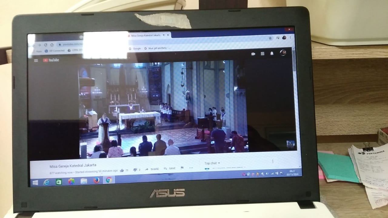 Ilustrasi--live streaming misa di Gereja Katedral, Jakarta.