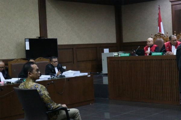 Terdakwa Tubagus Chaeri Wardana alias Wawan didakwa melakukan korupsi penyediaan alat kesehatan (alkes) provinsi Banten.