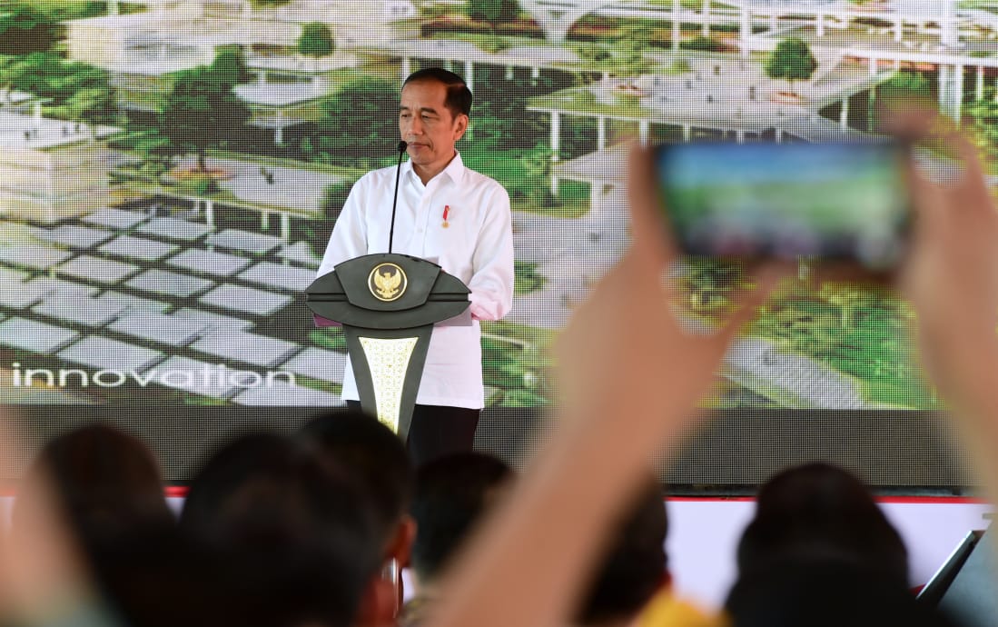 Presiden Joko Widodo menelpon Dirjen WHO untuk menjelaskan penanganan wabah COVID-19 di Indonesia. 