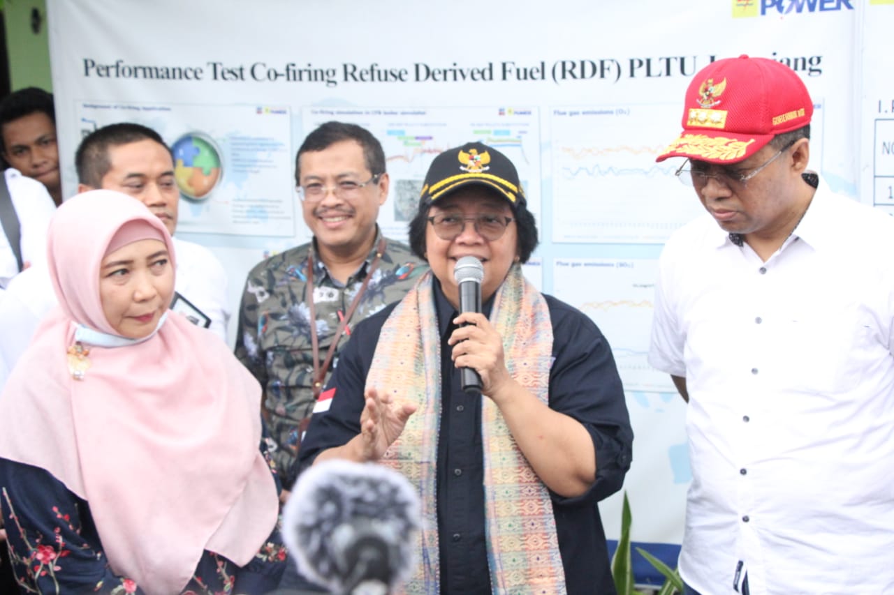 Menteri LHK Siti Nurbaya (kedua dari kanan)