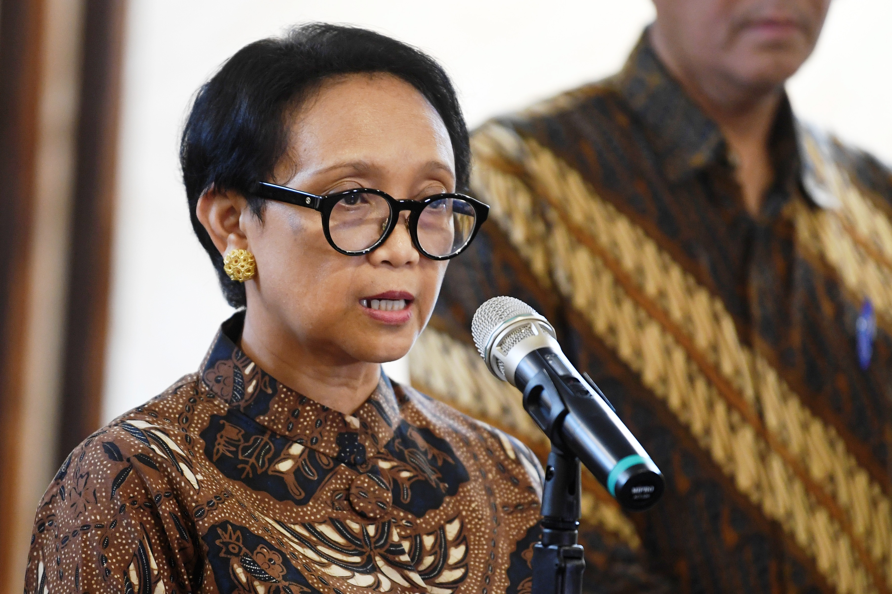 Menteri Luar Negeri Retno LP Marsudi memberikan pernyataan pers terkait virus korona beberapa waktu lalu.