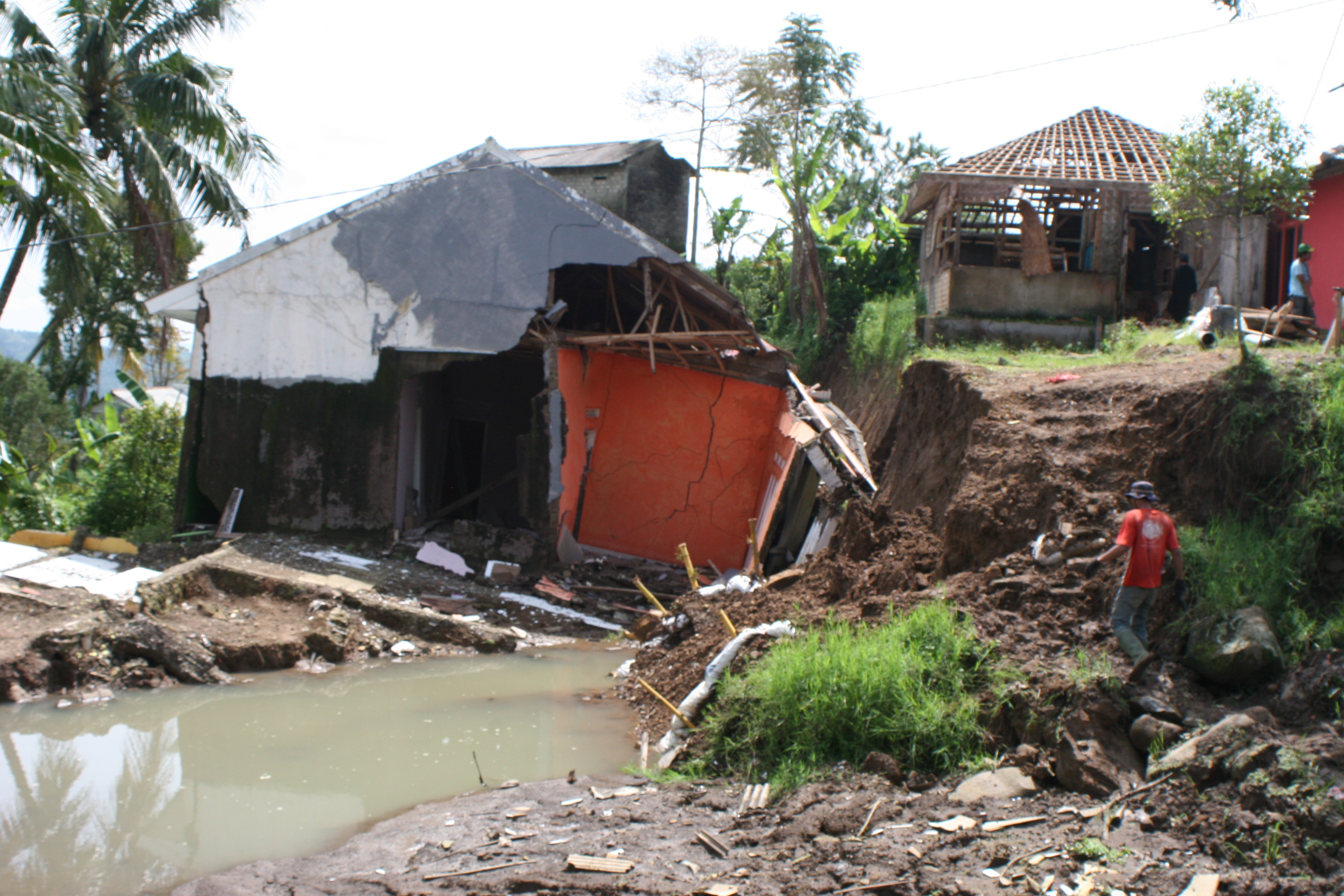 Rumah warha terdampak bencana banjir dan longsior di Cianjur.