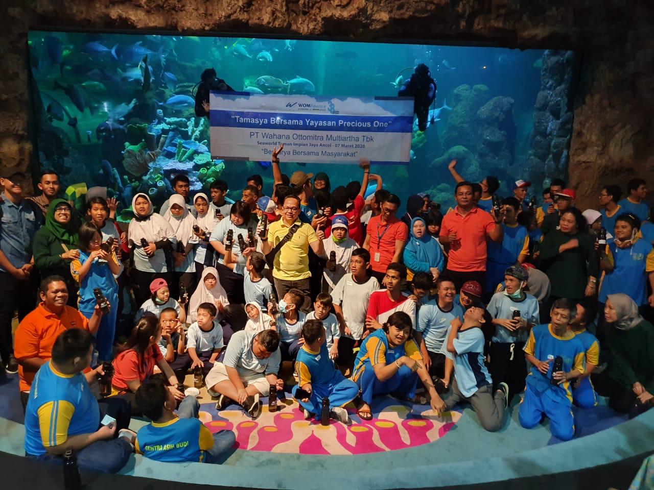 kegiatan WOM Finance bersama anak-anak penyandang disabilitas