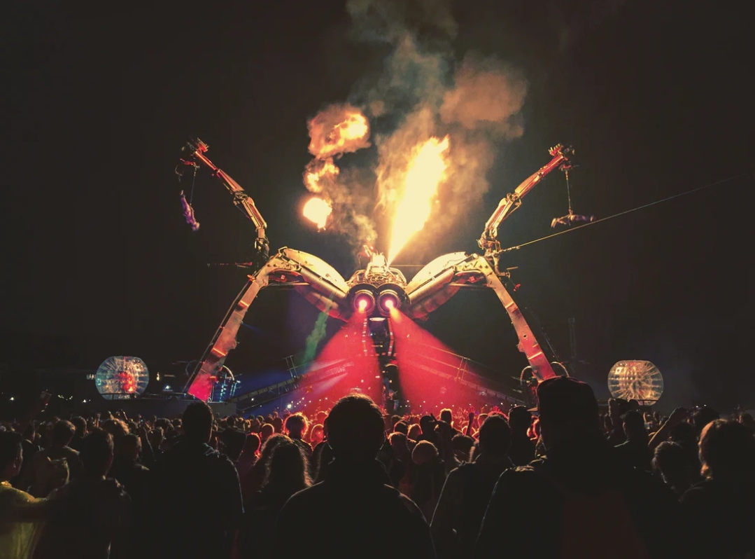 Glastonbury 2020 semestinya menjadi perayaan ke-50 tahun festival musik di Inggris itu.