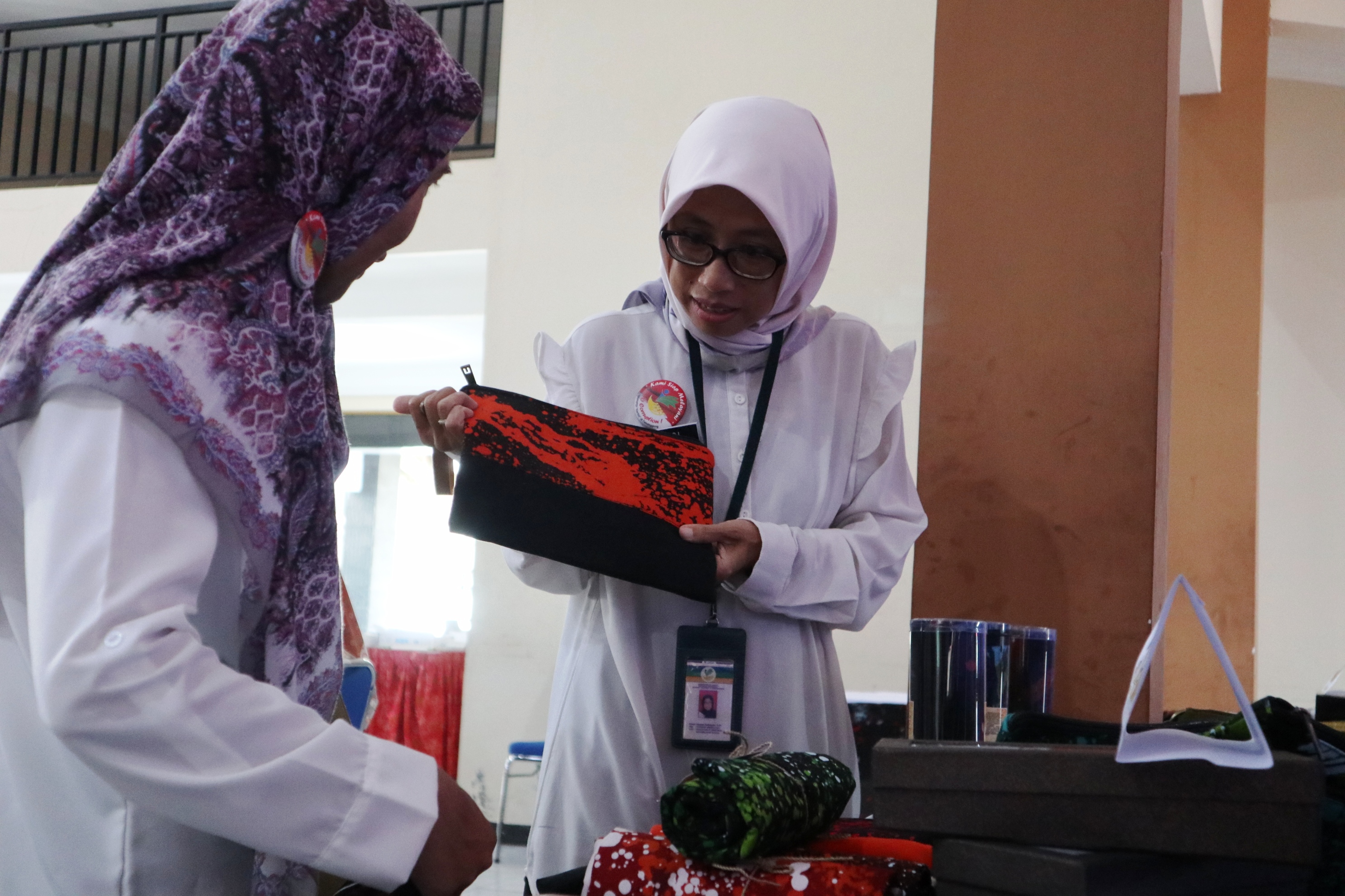  Produk kerajinan buatan kaum disabilitas yang ada di Rumah Kinasih Blitar, Jawa Timur dipamerkan di BBRSPDI Temanggung, Kamis (5/3/2020).