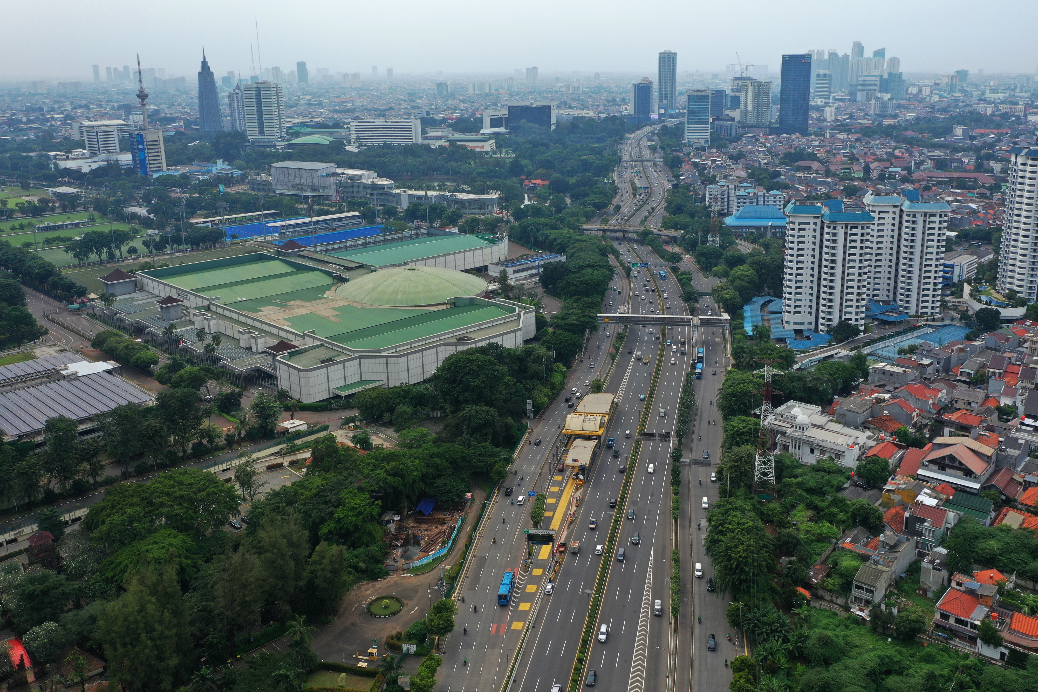 Suasana jalanan ibu kota yang lebih lengang setelah adanya imbauan work from home
