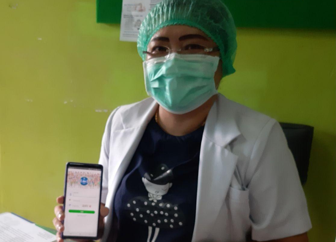 Dokter ini gunakan aplikasi mobile JKN untuk layani konsultasi dan tetap lakukan social distancing.