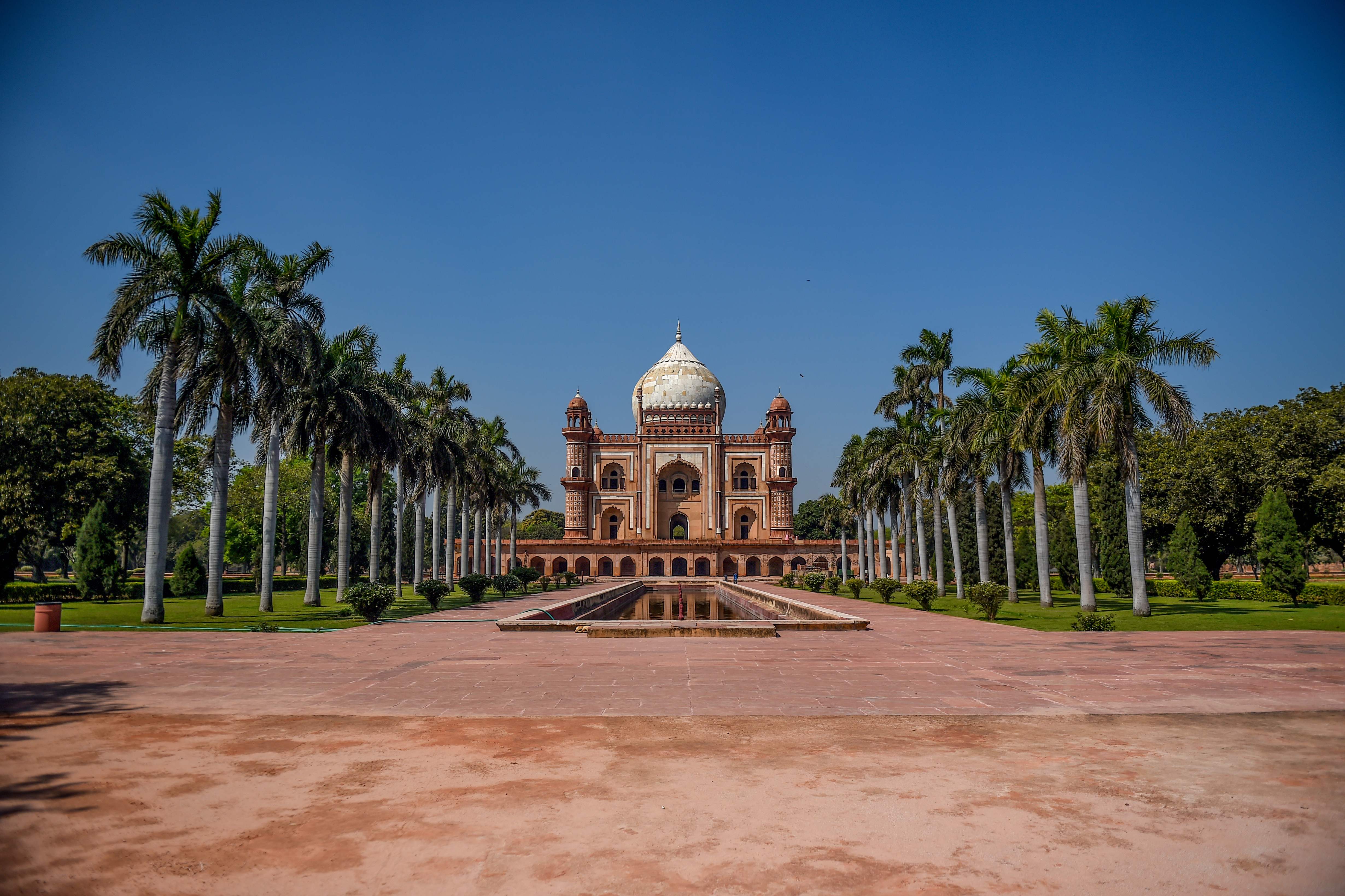 Monumen ikonik India, Taj Mahal, telah ditutup untuk menghentikan penyebaran virus korona.