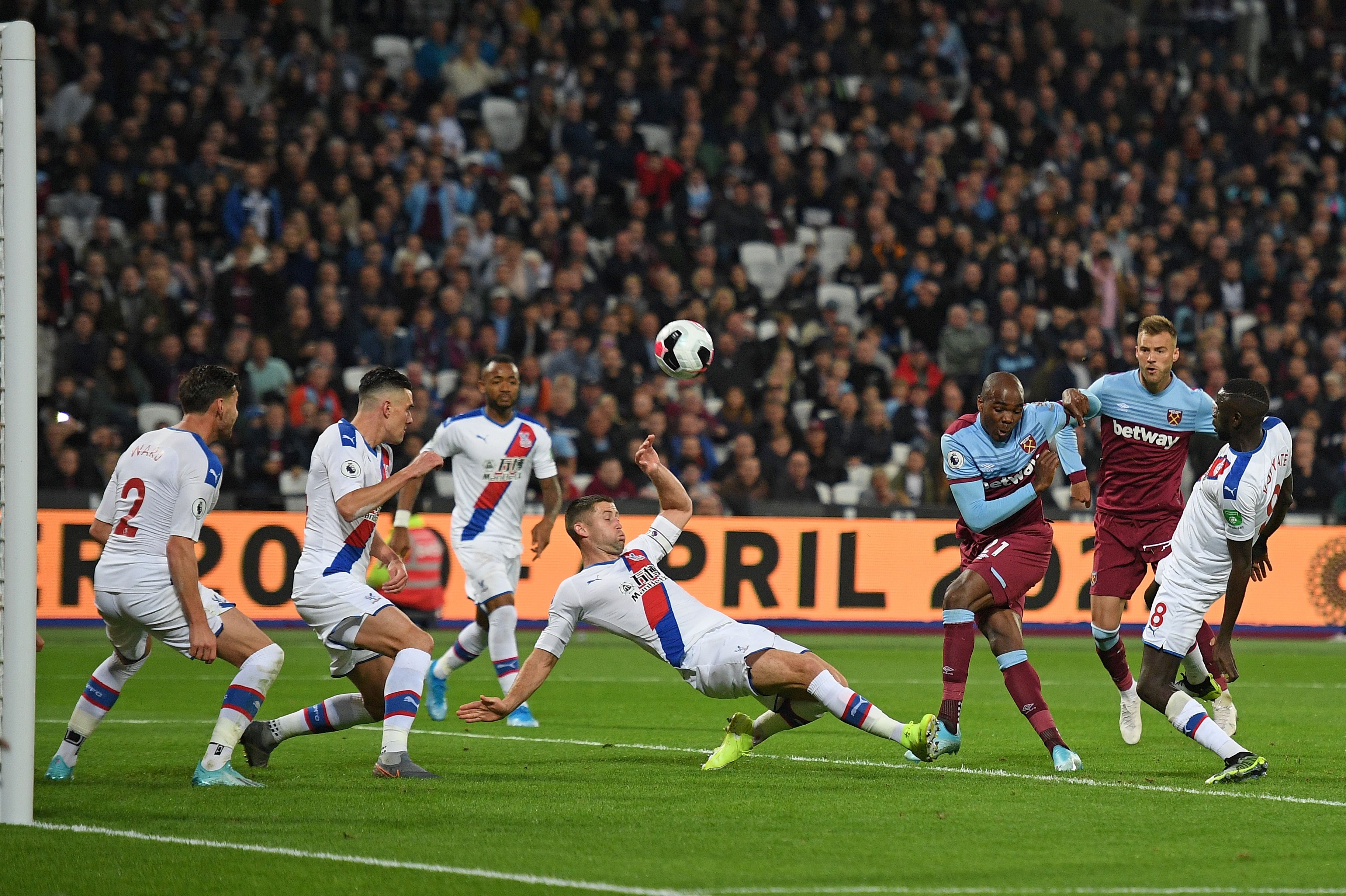 Laga Liga Primer Inggris antara West Ham United dan Crystal Palace