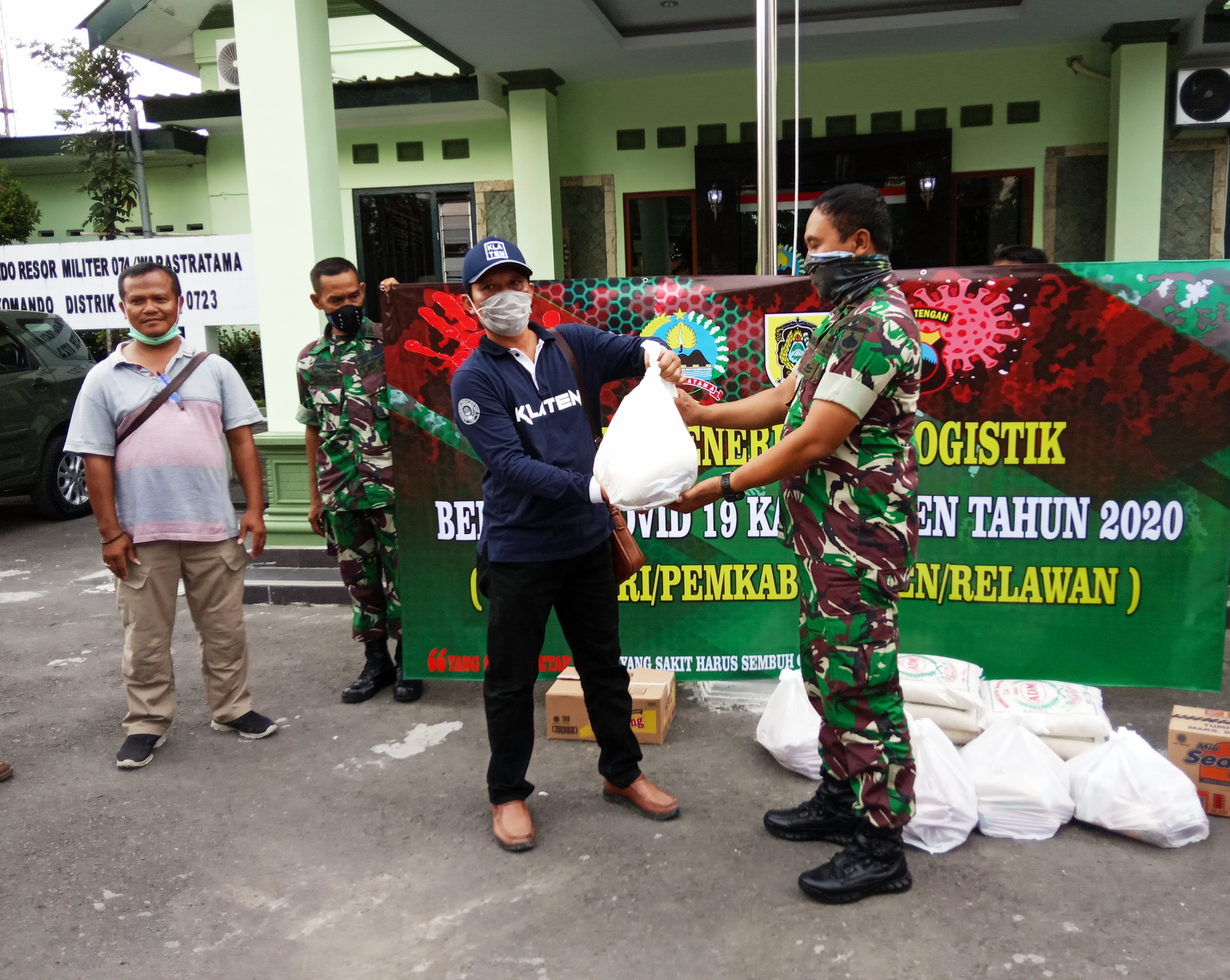 Bantuan logistik dari donatur untuk ODP miskin dan warga terdampak pandemi covid-19.