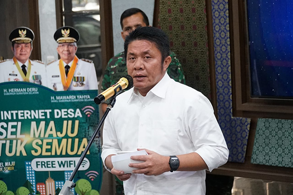 Gubernur Sumatra Selatan Herman Deru