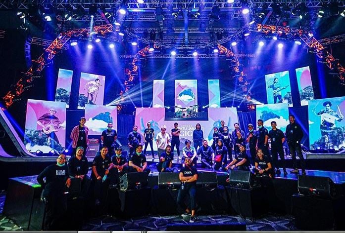Persiapan menjelang konser Gigi di Balai Sarbini, Kamis (19/3).