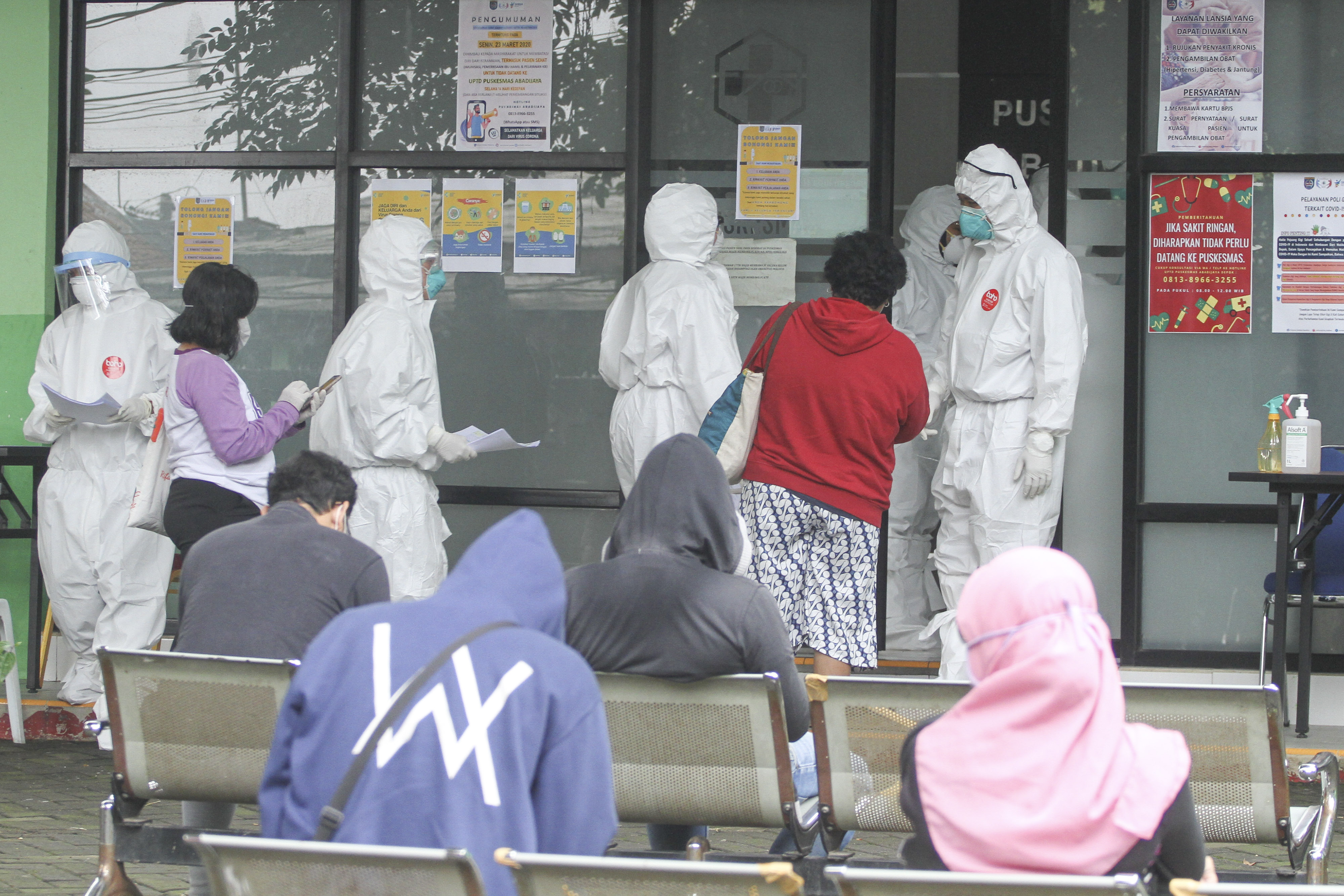 Warga jalani rapid test