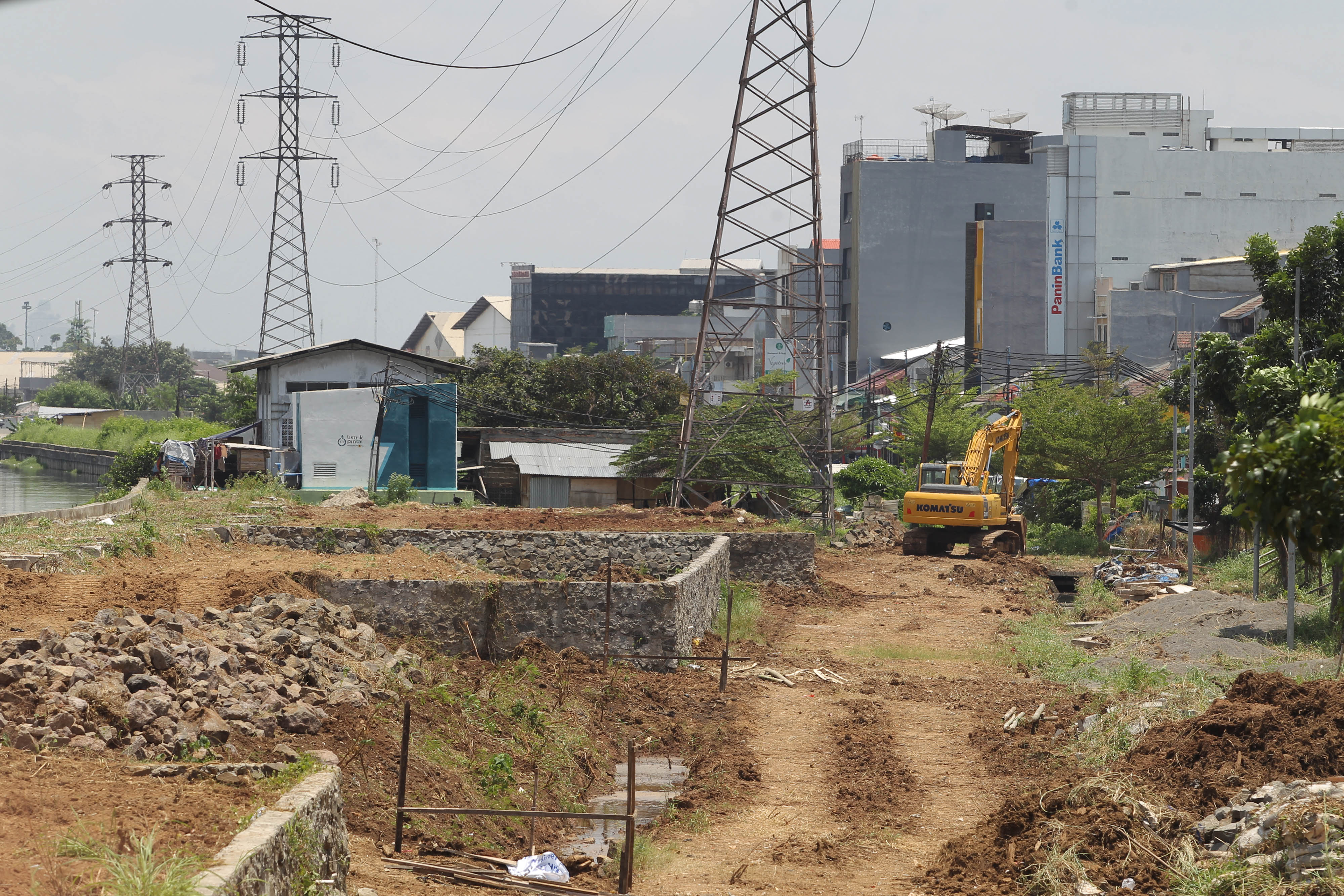 RTH Pluit yang sedang dalam tahap pembersihan