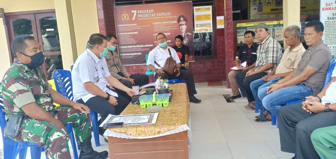 Sosialisasi Pemkab Muba terhadap keluarga dari lima calon pengantin yang ditunda resepsinya sebagai antisipasi wabah korona.