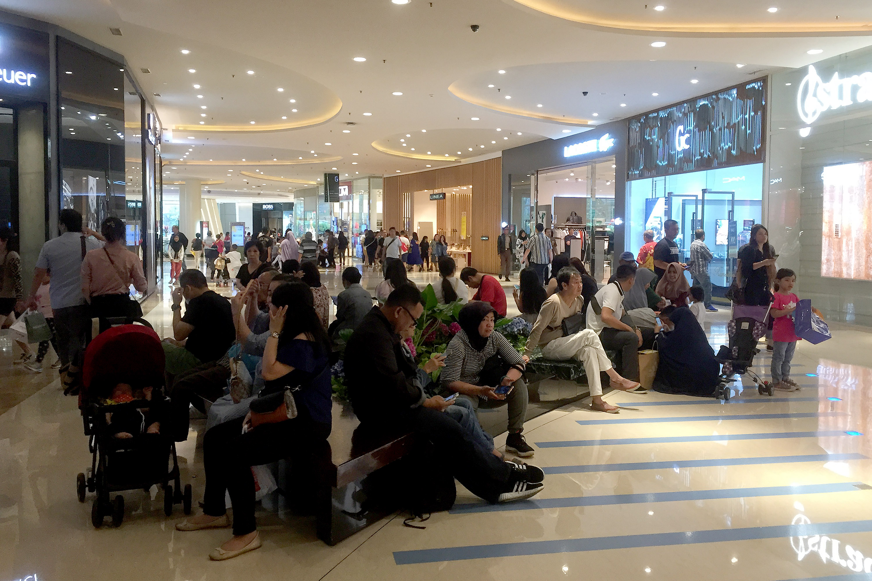 Pengunjung mal yang tidak boleh lagi dilakukan demi menekan peningkatan kasus covid-19