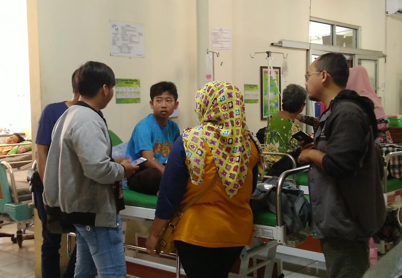 Puluhan warga dilarikan ke RSUD Ciamis akibat keracunan seusai memakan jamur liar.