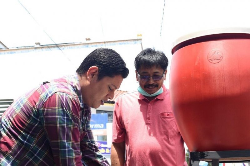 Gentong untuk cuci tangan.