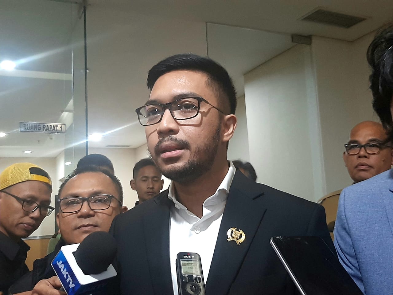 Ketua panitia pemilihan (panlih) dari Fraksi Partai Amanat Nasional (PAN) Farazandi Fidinansyah.