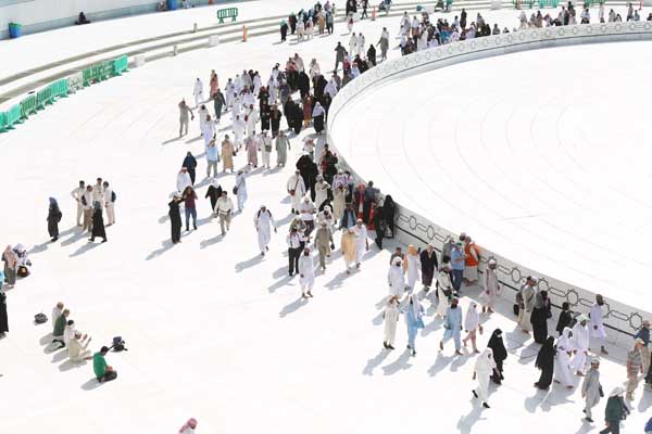 Suasana di Tanah Suci