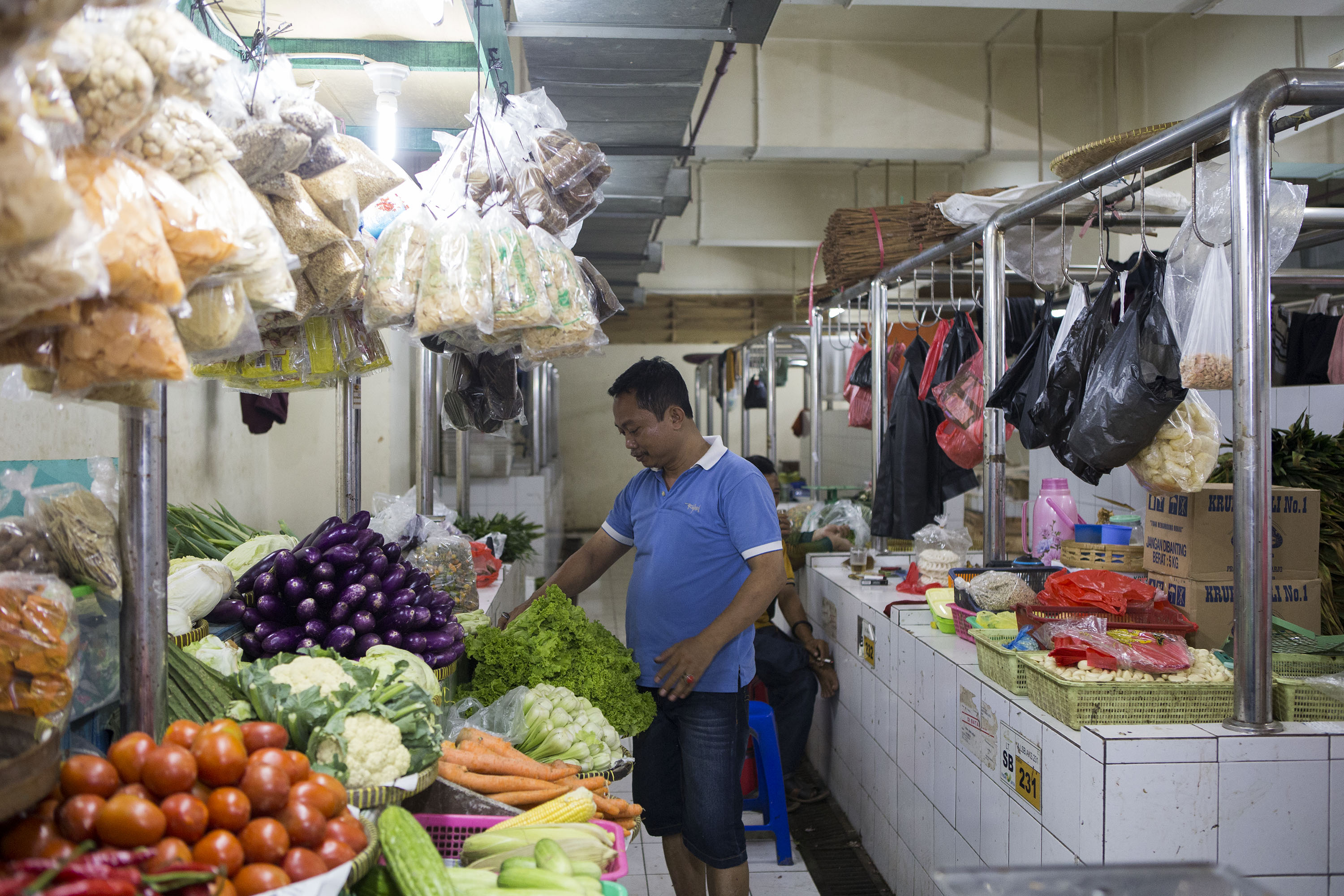 Aktivitas di pasar modern Cikini, Jakarta, beberapa waktu lalu. 