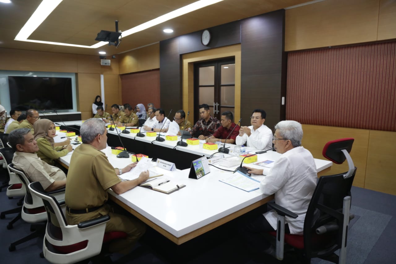 Rapat membahas kawasan ekonomi khusus di Palembang, Sumsel.