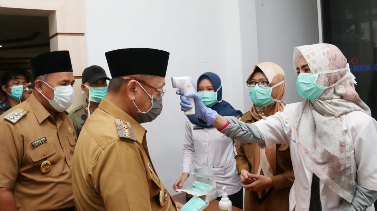 Bupati Sarolangun Cek Endra mengutamakan pencegahan dini virus korona.