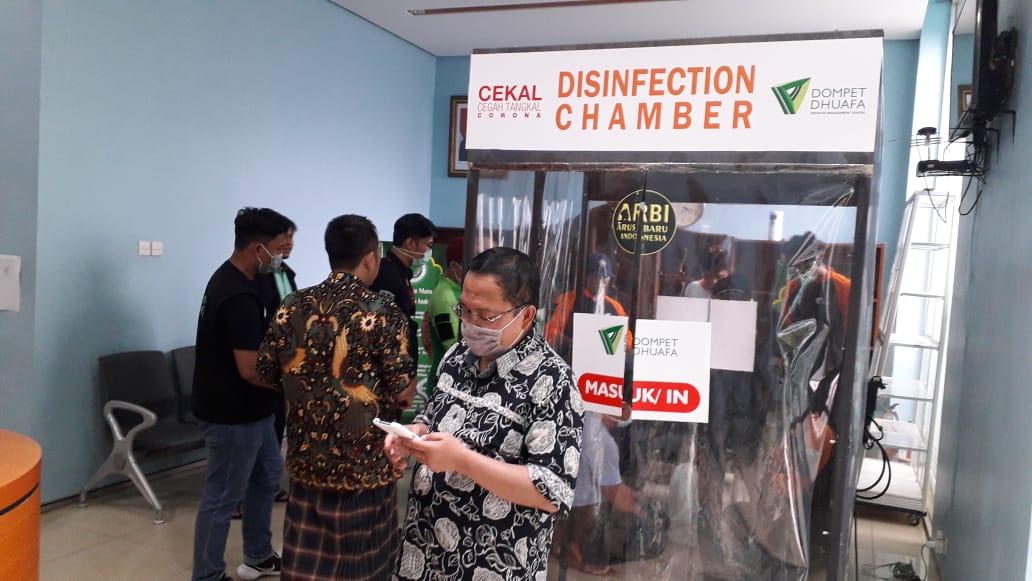 Bilik sterilisasi (disinfection chamber) di Gedung Majelis Ulama Indonesia (MUI).