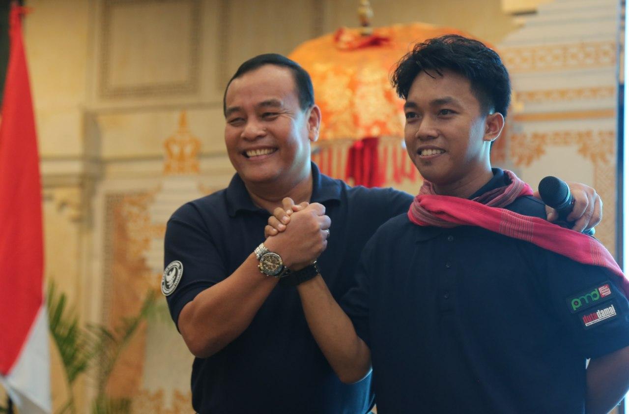 Deputi I Pencegahan, Perlindungan dan Deradikalisasi BNPT Mayjen TNI Hendri Paruhuman Lubis (kiri) di Rakornas Duta Damai Dunia Maya. 