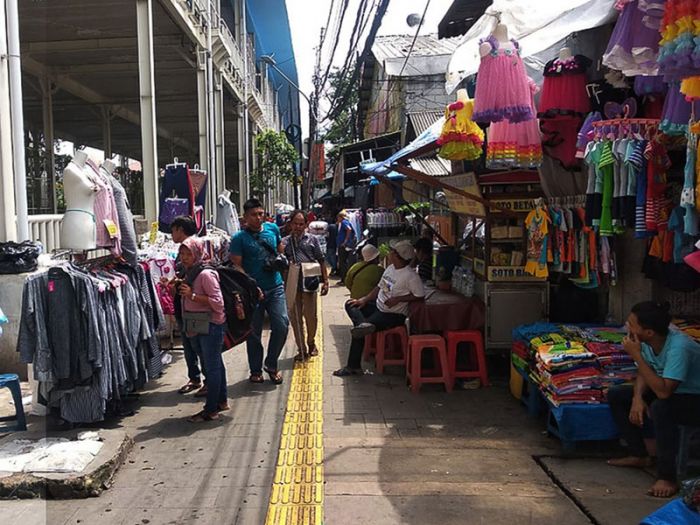 Pedagang di Pasar Tanah Abang.
