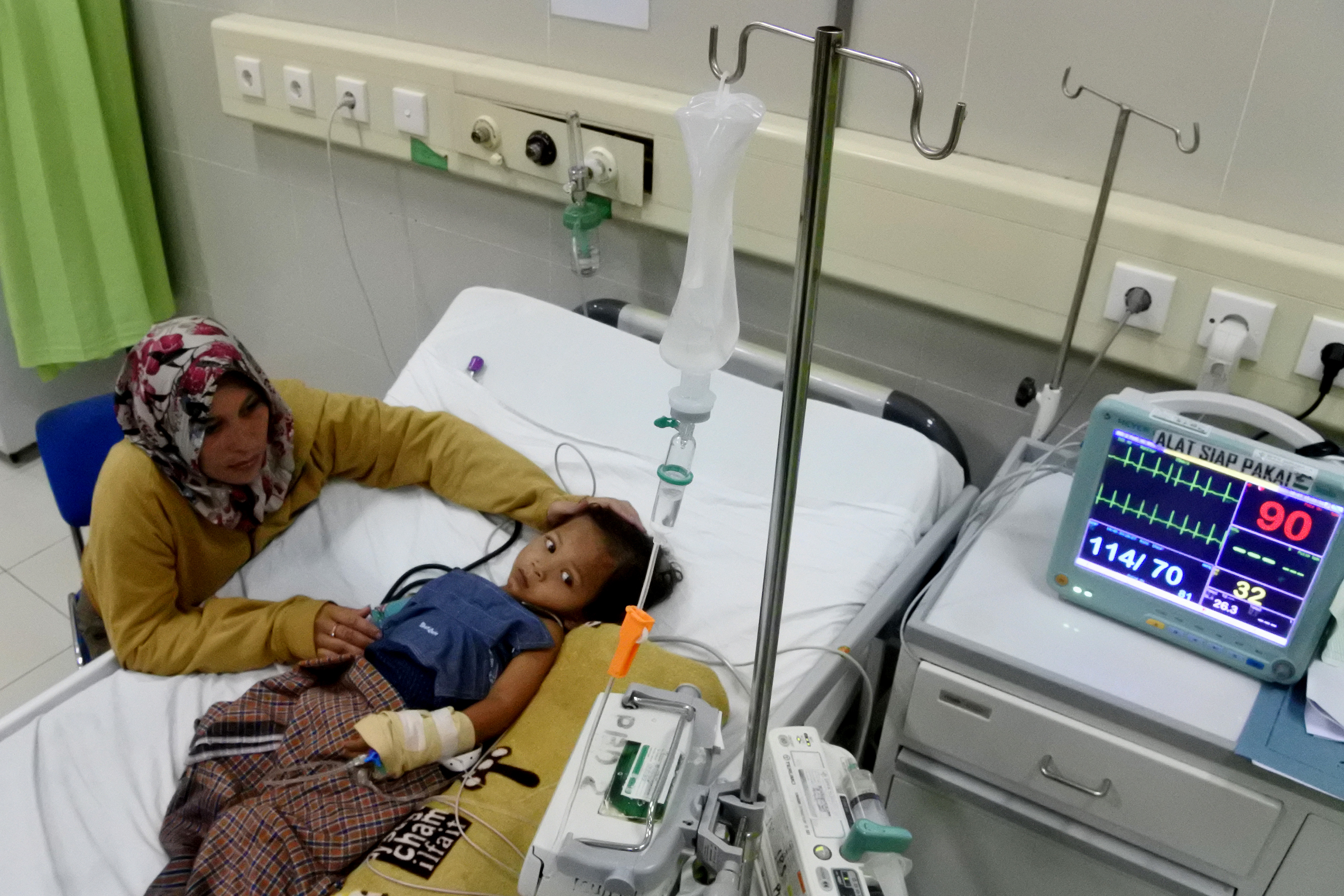 Kasus demam berdarah di Kabupaten Sikka terus meningkat, dan paling banyak menjangkiti anak-anak. 