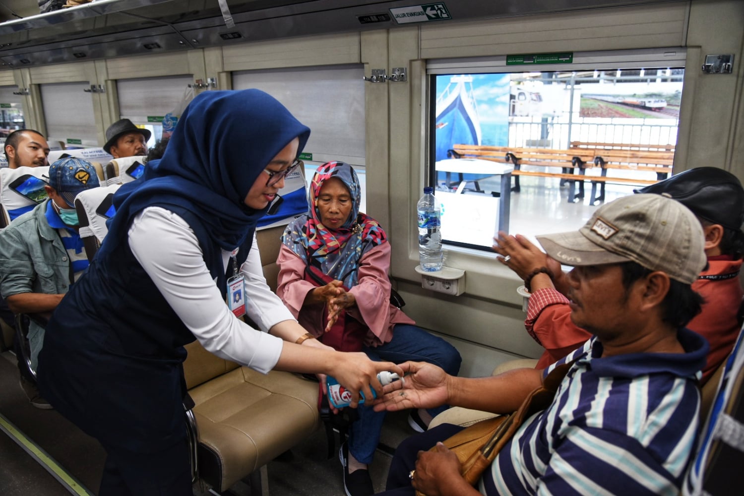 PT Kereta Api Indonesia (Persero) menggencarkan kegiatan sosialisasi mengenai penyebaran virus corona