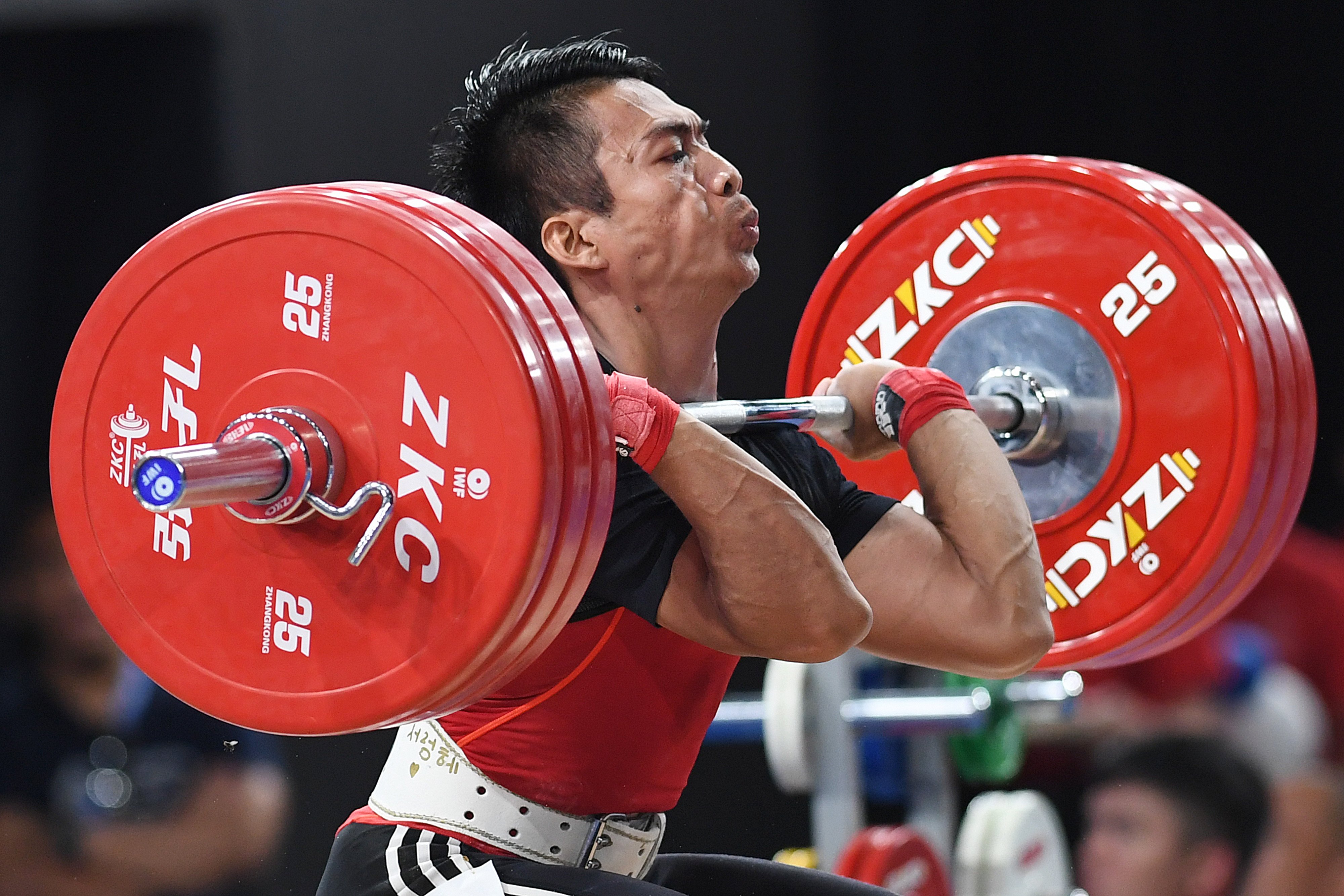 Lifter Indonesia Deni saat bertanding di SEA Games Filipina