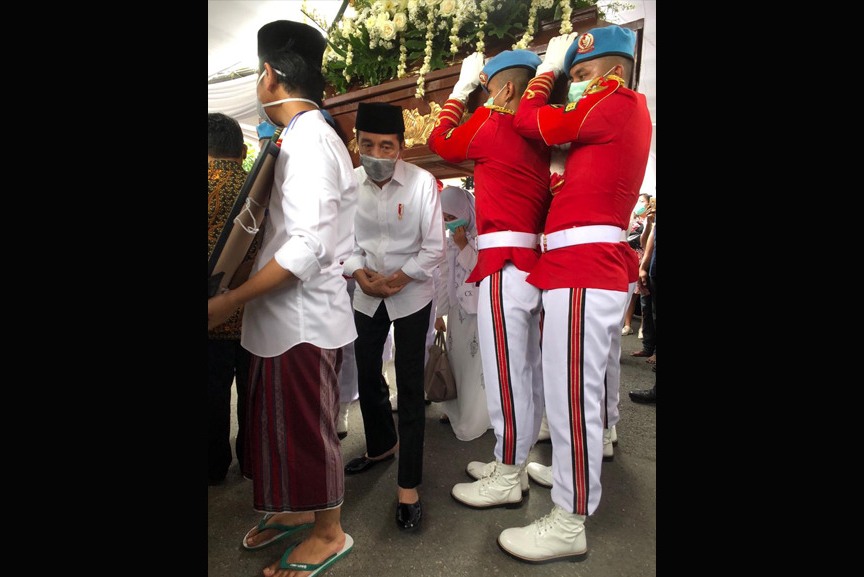 Presiden Jokowi saat proses brobosan